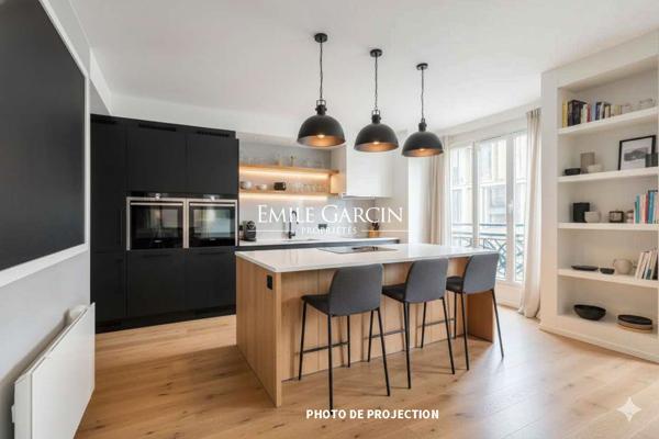 A vendre - Appartement - 75008 - François 1er  - Vue dégagée sur la place François 1er