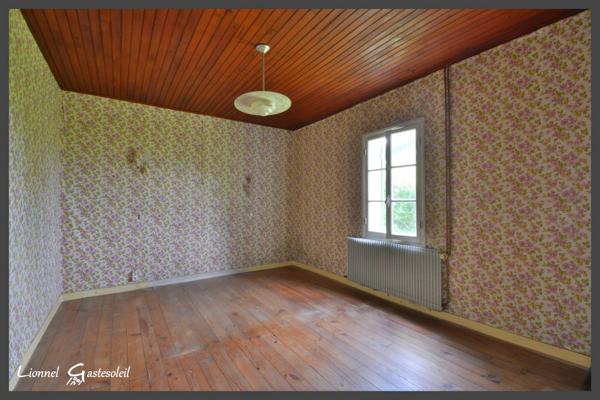 Maison avec dépendances à rénover à vendre 5 pièces 2 chambres à SAINT PIERRE D'EYRAUD en Dordogne (24)