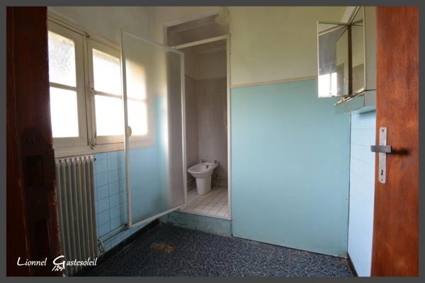 Maison avec dépendances à rénover à vendre 5 pièces 2 chambres à SAINT PIERRE D'EYRAUD en Dordogne (24)