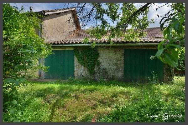 Maison avec dépendances à rénover à vendre 5 pièces 2 chambres à SAINT PIERRE D'EYRAUD en Dordogne (24)