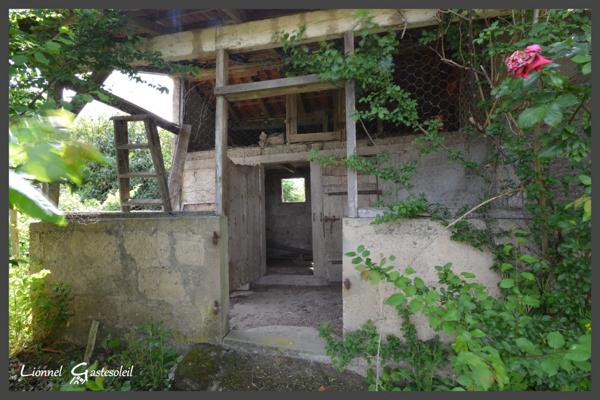 Maison avec dépendances à rénover à vendre 5 pièces 2 chambres à SAINT PIERRE D'EYRAUD en Dordogne (24)