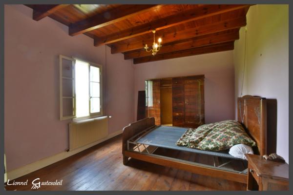Maison avec dépendances à rénover à vendre 5 pièces 2 chambres à SAINT PIERRE D'EYRAUD en Dordogne (24)