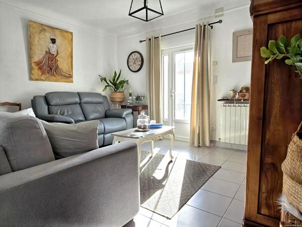 Maison avec appartement indépendant, garage et terrasses, vue Alpilles