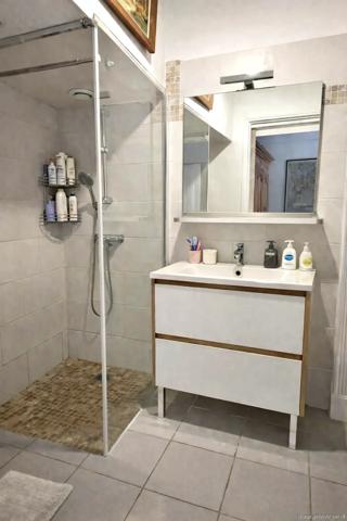 Maison avec appartement indépendant, garage et terrasses, vue Alpilles