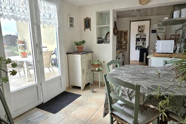 Maison avec appartement indépendant, garage et terrasses, vue Alpilles