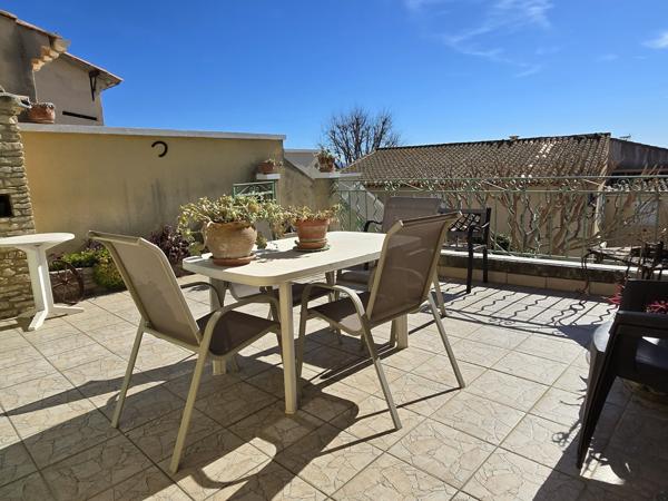 Maison avec appartement indépendant, garage et terrasses, vue Alpilles