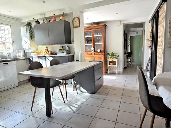 Maison avec appartement indépendant, garage et terrasses, vue Alpilles