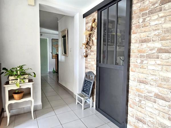 Maison avec appartement indépendant, garage et terrasses, vue Alpilles