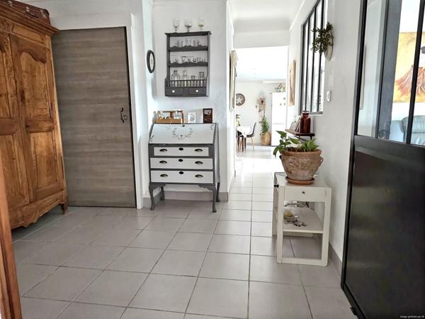 Maison avec appartement indépendant, garage et terrasses, vue Alpilles