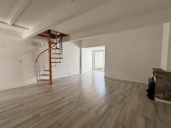 Maison
                                                                                                                                                                                                                                                                                                                        3 pièce(s)                                                                                                                                                                                                          2 chambre(s)                                                                                                                                                                                                          76.65  m²