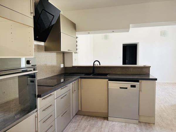Maison atypique, 3 pièces, avec terrasse de toit – Secteur piscine