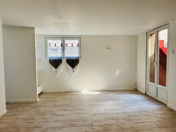 Maison atypique, 3 pièces, avec terrasse de toit – Secteur piscine