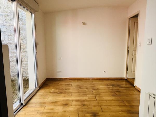 Maison atypique, 3 pièces, avec terrasse de toit – Secteur piscine