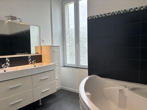 Maison atypique, 3 pièces, avec terrasse de toit – Secteur piscine