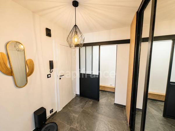 Appartement à vendre 3 pièces SAINT RAPHAEL (83), rez-de-jardin entièrement rénové, terrasse !!