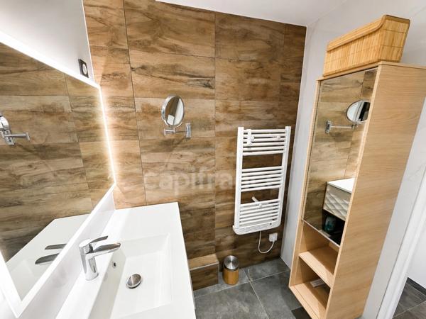 Appartement à vendre 3 pièces SAINT RAPHAEL (83), rez-de-jardin entièrement rénové, terrasse !!