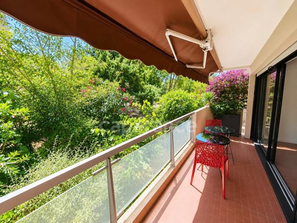 Appartement à vendre 3 pièces SAINT RAPHAEL (83), rez-de-jardin entièrement rénové, terrasse !!