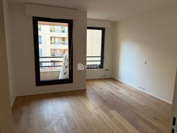 Location Appartement 3 pièces 113 m² - Levallois-perret 92300