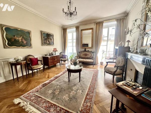 NANTES GRASLIN - Dans une rue piétonne de l'hyper centre, appartement de 112 m²