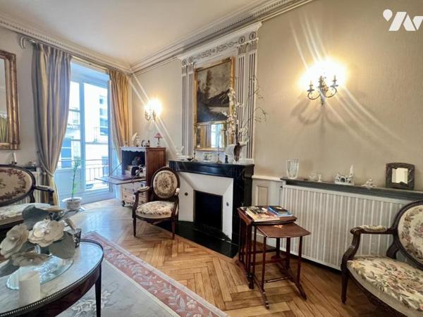 NANTES GRASLIN - Dans une rue piétonne de l'hyper centre, appartement de 112 m²