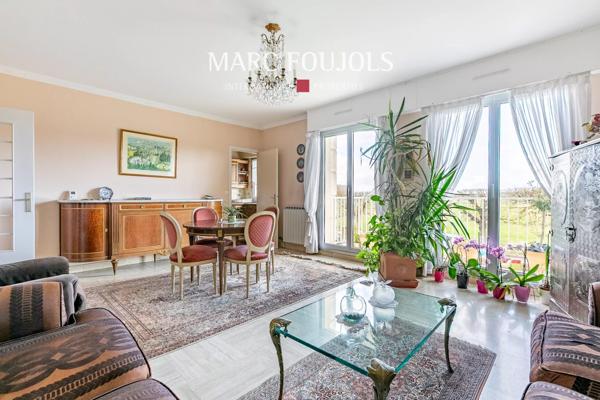 CHANTILLY – Face à la pelouse