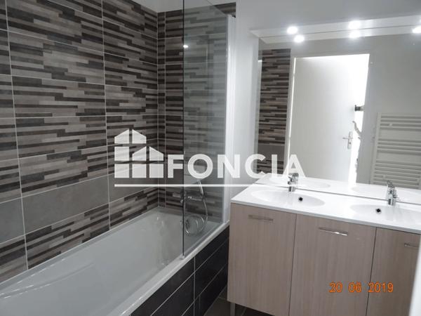 Location Appartement 3 pièces 60.02 m² - 2 RUE DE LA FLEOLE DES PRES Istres 13800