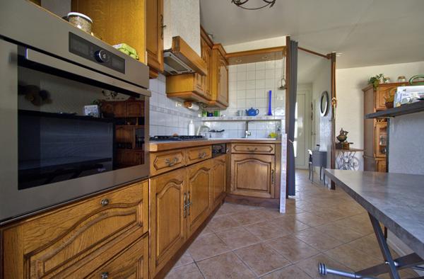 LE PASSAGE : Maison de plain-pied de 79m² avec 3 chambres, garage et jardin.