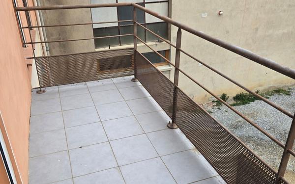 Immeuble à vendre    13 pièces • 245 m2 Sallèles-d'Aude