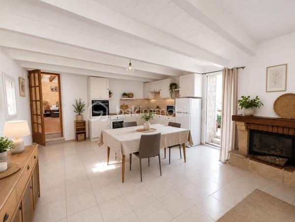 À seulement 5 minutes de Saint-Pons-de-Thomières, découvrez cette maison de village mitoyenne d’un côté, pleine de caractère, qui n’attend qu’un nouveau projet pour révéler tout son potentiel.

Ici, pas question de vous cacher les travaux à prévoir. En revanche, les volumes, le balcon, les dépendances et l’environnement offrent une très jolie base pour imaginer une maison chaleureuse, en résidence principale comme en maison de vacances.
BRASSAC – MAISON DE CARACTÈRE – BALCON – GARAGE – DÉPENDANCES – BEAU POTENTIEL
✨ Et parce qu’il est parfois difficile de se projeter au-delà d’une décoration ou de couleurs existantes, certaines photos ont été retravaillées en projection d’aménagement.
Murs éclaircis, cuisine revisitée… L’objectif n’est pas de vous montrer ce qui existe aujourd’hui, mais de vous aider à imaginer ce que cette maison pourrait devenir demain.

UNE MAISON AUX BEAUX VOLUMES

Après quelques marches en pierre, vous accédez à une grande cuisine d’environ 25 m², équipée d’un insert fermé.
Elle ouvre directement sur un balcon d’environ 6 m², avec une jolie vue sur la verdure : un vrai petit espace extérieur pour profiter des beaux jours.
Dans la continuité, vous découvrirez un salon lumineux d’environ 28 m² ainsi qu’un WC.
L’espace nuit se répartit en deux parties avec plusieurs chambres, dont une disposant déjà d’une douche et d’un lavabo, ainsi qu’un vestibule de 9 m² et une salle de bains d’environ 9 m².
Côté pratique, la maison dispose également d’un garage d'environ 30 m² et d’une cave/buanderie d'environ 30 m².
À l’extérieur, une petite parcelle d'environ 40 m² située devant la maison permet d’imaginer un coin détente, quelques plantations ou simplement un espace pour profiter du soleil.

🔧 CÔTÉ TECHNIQUE

La maison bénéficie déjà d’un chauffe-eau thermodynamique et de panneaux solaires. Il est également possible d’envisager l’installation d’un poêle.
Des travaux restent à prévoir, notamment l’électricité, le système de chauffage et la toiture ( nous avons un devis de 15000). Le prix et la présentation du bien tiennent naturellement compte de ces éléments.

❤️ UNE MAISON POUR CEUX QUI SAVENT SE PROJETER

Ce n’est peut-être pas la maison où l’on pose simplement ses valises… mais c’est justement ce qui fait son intérêt.
Avec quelques travaux et de bonnes idées, elle peut devenir un véritable cocon au cœur d’un environnement verdoyant, à quelques minutes seulement des commodités de Saint-Pons-de-Thomières.
📸 Certaines photos de l’annonce sont des projections réalisées à partir des pièces existantes afin de vous permettre de visualiser leur potentiel après rafraîchissement.
Et pour la suite du projet, nous pouvons également vous mettre en relation avec des artisans de confiance ainsi qu’une courtière.

📹 Vidéo sur demande – visite virtuelle possible.

Vous avez envie d’une maison avec du caractère et surtout d’un projet qui puisse devenir vraiment le vôtre ? Contactez-moi pour venir la découvrir.
Pour le titre d’annonce sur les portails, je partirais sur quelque chose de beaucoup plus efficace et factuel :
BRASSAC – MAISON DE CARACTÈRE – BALCON – GARAGE – DÉPENDANCES – BEAU POTENTIEL

🏡 Et si vous regardiez cette maison non pas telle qu’elle est… mais telle qu’elle pourrait devenir ? ✨