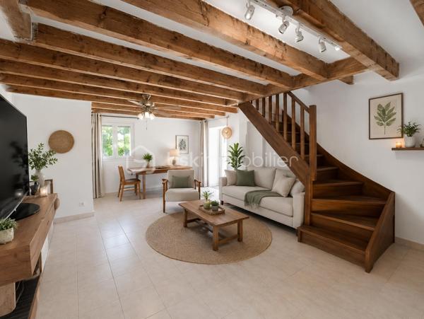 À seulement 5 minutes de Saint-Pons-de-Thomières, découvrez cette maison de village mitoyenne d’un côté, pleine de caractère, qui n’attend qu’un nouveau projet pour révéler tout son potentiel.

Ici, pas question de vous cacher les travaux à prévoir. En revanche, les volumes, le balcon, les dépendances et l’environnement offrent une très jolie base pour imaginer une maison chaleureuse, en résidence principale comme en maison de vacances.
BRASSAC – MAISON DE CARACTÈRE – BALCON – GARAGE – DÉPENDANCES – BEAU POTENTIEL
✨ Et parce qu’il est parfois difficile de se projeter au-delà d’une décoration ou de couleurs existantes, certaines photos ont été retravaillées en projection d’aménagement.
Murs éclaircis, cuisine revisitée… L’objectif n’est pas de vous montrer ce qui existe aujourd’hui, mais de vous aider à imaginer ce que cette maison pourrait devenir demain.

UNE MAISON AUX BEAUX VOLUMES

Après quelques marches en pierre, vous accédez à une grande cuisine d’environ 25 m², équipée d’un insert fermé.
Elle ouvre directement sur un balcon d’environ 6 m², avec une jolie vue sur la verdure : un vrai petit espace extérieur pour profiter des beaux jours.
Dans la continuité, vous découvrirez un salon lumineux d’environ 28 m² ainsi qu’un WC.
L’espace nuit se répartit en deux parties avec plusieurs chambres, dont une disposant déjà d’une douche et d’un lavabo, ainsi qu’un vestibule de 9 m² et une salle de bains d’environ 9 m².
Côté pratique, la maison dispose également d’un garage d'environ 30 m² et d’une cave/buanderie d'environ 30 m².
À l’extérieur, une petite parcelle d'environ 40 m² située devant la maison permet d’imaginer un coin détente, quelques plantations ou simplement un espace pour profiter du soleil.

🔧 CÔTÉ TECHNIQUE

La maison bénéficie déjà d’un chauffe-eau thermodynamique et de panneaux solaires. Il est également possible d’envisager l’installation d’un poêle.
Des travaux restent à prévoir, notamment l’électricité, le système de chauffage et la toiture ( nous avons un devis de 15000). Le prix et la présentation du bien tiennent naturellement compte de ces éléments.

❤️ UNE MAISON POUR CEUX QUI SAVENT SE PROJETER

Ce n’est peut-être pas la maison où l’on pose simplement ses valises… mais c’est justement ce qui fait son intérêt.
Avec quelques travaux et de bonnes idées, elle peut devenir un véritable cocon au cœur d’un environnement verdoyant, à quelques minutes seulement des commodités de Saint-Pons-de-Thomières.
📸 Certaines photos de l’annonce sont des projections réalisées à partir des pièces existantes afin de vous permettre de visualiser leur potentiel après rafraîchissement.
Et pour la suite du projet, nous pouvons également vous mettre en relation avec des artisans de confiance ainsi qu’une courtière.

📹 Vidéo sur demande – visite virtuelle possible.

Vous avez envie d’une maison avec du caractère et surtout d’un projet qui puisse devenir vraiment le vôtre ? Contactez-moi pour venir la découvrir.
Pour le titre d’annonce sur les portails, je partirais sur quelque chose de beaucoup plus efficace et factuel :
BRASSAC – MAISON DE CARACTÈRE – BALCON – GARAGE – DÉPENDANCES – BEAU POTENTIEL

🏡 Et si vous regardiez cette maison non pas telle qu’elle est… mais telle qu’elle pourrait devenir ? ✨