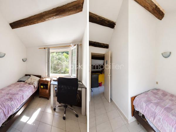 À seulement 5 minutes de Saint-Pons-de-Thomières, découvrez cette maison de village mitoyenne d’un côté, pleine de caractère, qui n’attend qu’un nouveau projet pour révéler tout son potentiel.

Ici, pas question de vous cacher les travaux à prévoir. En revanche, les volumes, le balcon, les dépendances et l’environnement offrent une très jolie base pour imaginer une maison chaleureuse, en résidence principale comme en maison de vacances.
BRASSAC – MAISON DE CARACTÈRE – BALCON – GARAGE – DÉPENDANCES – BEAU POTENTIEL
✨ Et parce qu’il est parfois difficile de se projeter au-delà d’une décoration ou de couleurs existantes, certaines photos ont été retravaillées en projection d’aménagement.
Murs éclaircis, cuisine revisitée… L’objectif n’est pas de vous montrer ce qui existe aujourd’hui, mais de vous aider à imaginer ce que cette maison pourrait devenir demain.

UNE MAISON AUX BEAUX VOLUMES

Après quelques marches en pierre, vous accédez à une grande cuisine d’environ 25 m², équipée d’un insert fermé.
Elle ouvre directement sur un balcon d’environ 6 m², avec une jolie vue sur la verdure : un vrai petit espace extérieur pour profiter des beaux jours.
Dans la continuité, vous découvrirez un salon lumineux d’environ 28 m² ainsi qu’un WC.
L’espace nuit se répartit en deux parties avec plusieurs chambres, dont une disposant déjà d’une douche et d’un lavabo, ainsi qu’un vestibule de 9 m² et une salle de bains d’environ 9 m².
Côté pratique, la maison dispose également d’un garage d'environ 30 m² et d’une cave/buanderie d'environ 30 m².
À l’extérieur, une petite parcelle d'environ 40 m² située devant la maison permet d’imaginer un coin détente, quelques plantations ou simplement un espace pour profiter du soleil.

🔧 CÔTÉ TECHNIQUE

La maison bénéficie déjà d’un chauffe-eau thermodynamique et de panneaux solaires. Il est également possible d’envisager l’installation d’un poêle.
Des travaux restent à prévoir, notamment l’électricité, le système de chauffage et la toiture ( nous avons un devis de 15000). Le prix et la présentation du bien tiennent naturellement compte de ces éléments.

❤️ UNE MAISON POUR CEUX QUI SAVENT SE PROJETER

Ce n’est peut-être pas la maison où l’on pose simplement ses valises… mais c’est justement ce qui fait son intérêt.
Avec quelques travaux et de bonnes idées, elle peut devenir un véritable cocon au cœur d’un environnement verdoyant, à quelques minutes seulement des commodités de Saint-Pons-de-Thomières.
📸 Certaines photos de l’annonce sont des projections réalisées à partir des pièces existantes afin de vous permettre de visualiser leur potentiel après rafraîchissement.
Et pour la suite du projet, nous pouvons également vous mettre en relation avec des artisans de confiance ainsi qu’une courtière.

📹 Vidéo sur demande – visite virtuelle possible.

Vous avez envie d’une maison avec du caractère et surtout d’un projet qui puisse devenir vraiment le vôtre ? Contactez-moi pour venir la découvrir.
Pour le titre d’annonce sur les portails, je partirais sur quelque chose de beaucoup plus efficace et factuel :
BRASSAC – MAISON DE CARACTÈRE – BALCON – GARAGE – DÉPENDANCES – BEAU POTENTIEL

🏡 Et si vous regardiez cette maison non pas telle qu’elle est… mais telle qu’elle pourrait devenir ? ✨