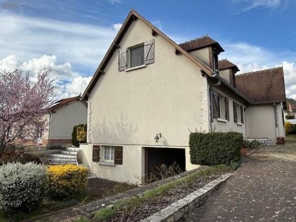 Maison à vendre à Saint-Amand-Montrond dans le Cher (18200), ref : 25042