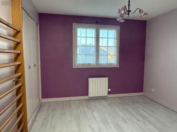 Maison à vendre à Saint-Amand-Montrond dans le Cher (18200), ref : 25042