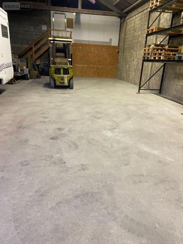 Garage - Parking à louer à Landivisiau dans le Finistère (29400), ref : 11327/1615