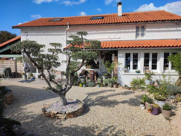 MAISON LUMINEUSE - AVEC PARC -