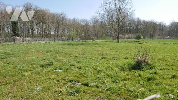 A VENDRE, à 30 min de REIMS, à 5 min de l'axe routier entre REIMS et RETHEL à ALINCOURT, une pa...