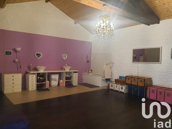 Maison 6 pièces de 185 m² à Courcelles (17400)