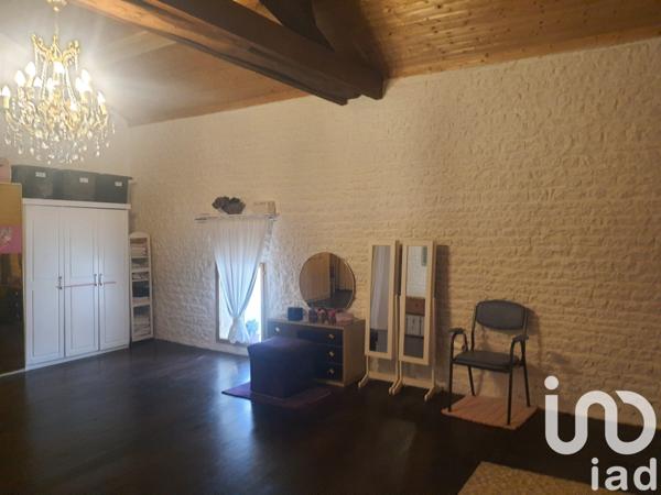 Maison 6 pièces de 185 m² à Courcelles (17400)