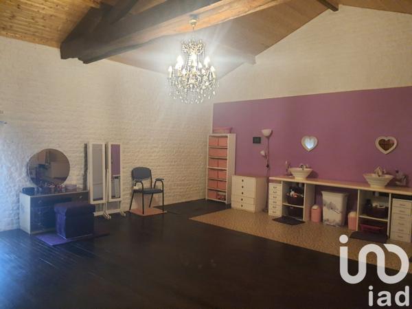 Maison 6 pièces de 185 m² à Courcelles (17400)