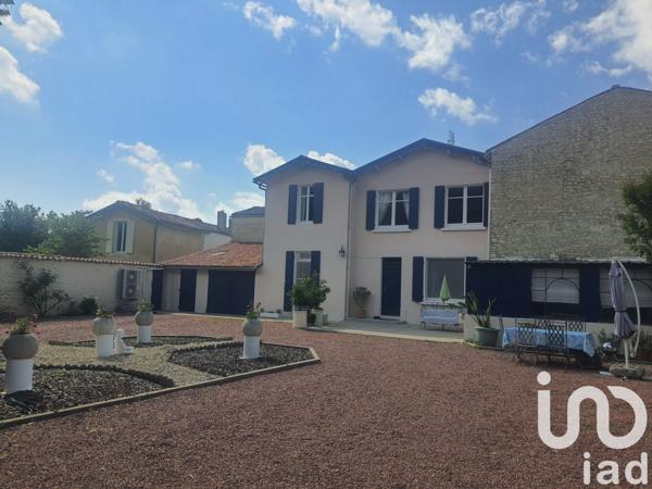 Maison 6 pièces de 185 m² à Courcelles (17400)