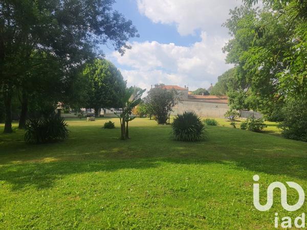 Maison 6 pièces de 185 m² à Courcelles (17400)