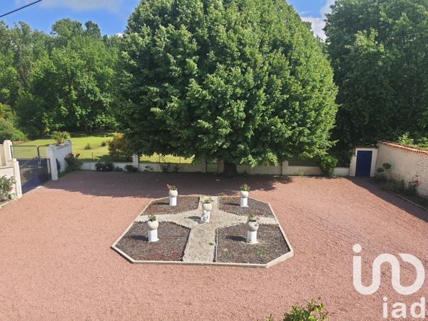 Maison 6 pièces de 185 m² à Courcelles (17400)