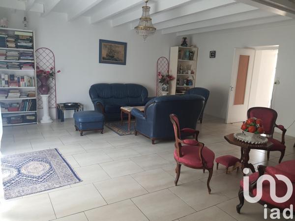 Maison 6 pièces de 185 m² à Courcelles (17400)