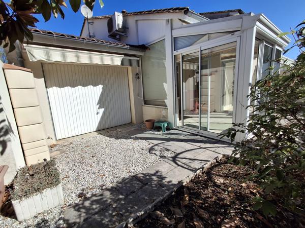 MAISON DE VILLE AVEC DEPENDANCE, GARAGE ET JARDIN CLOS