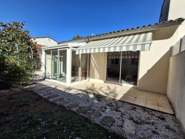 MAISON DE VILLE AVEC DEPENDANCE, GARAGE ET JARDIN CLOS