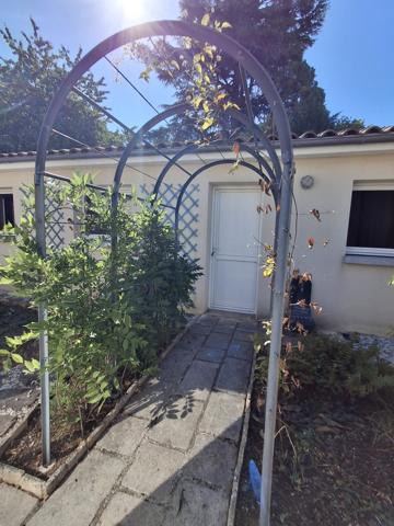 MAISON DE VILLE AVEC DEPENDANCE, GARAGE ET JARDIN CLOS
