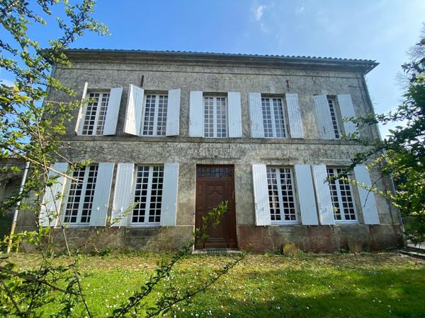 JONZAC : Ensemble immobilier avec 2 maisons, dépendances et parc