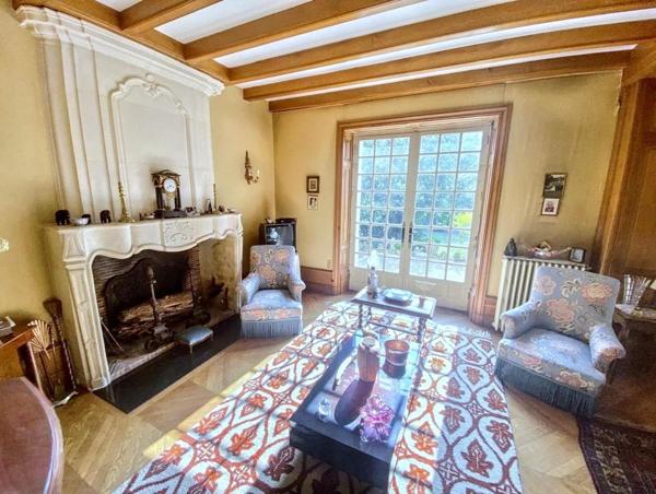 JONZAC : Ensemble immobilier avec 2 maisons, dépendances et parc