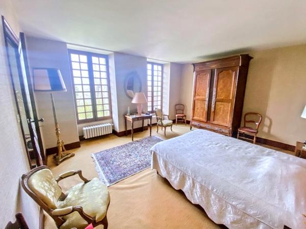 JONZAC : Ensemble immobilier avec 2 maisons, dépendances et parc