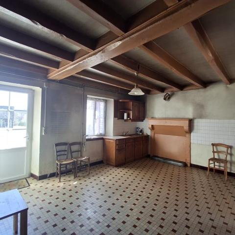 MAISON EN PIERRES A LA CAMPAGNE AVEC GRANGE ATTENANTE